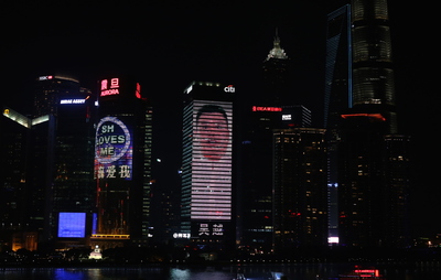 登上这块广告牌，堪比九亿少女的梦！—— 上海户外广告的社会文化透视